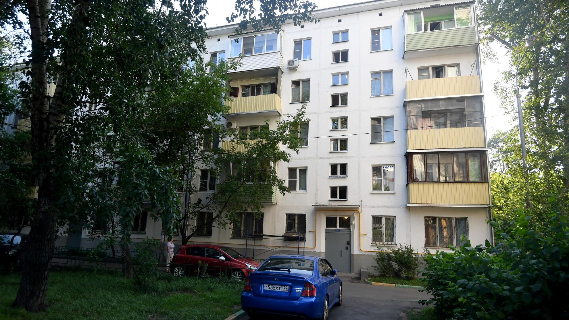 Двор пятиэтажного дома - Raketanews.ru, 24.08.2023