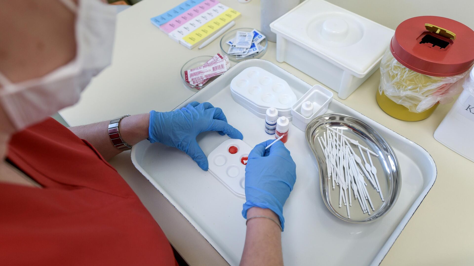 Пациент полностью избавился от ВИЧ после пересадки стволовых клеток