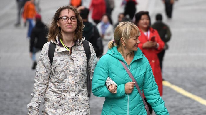 Женщины в куртках гуляют по Москве - Raketanews.ru, 04.09.2023