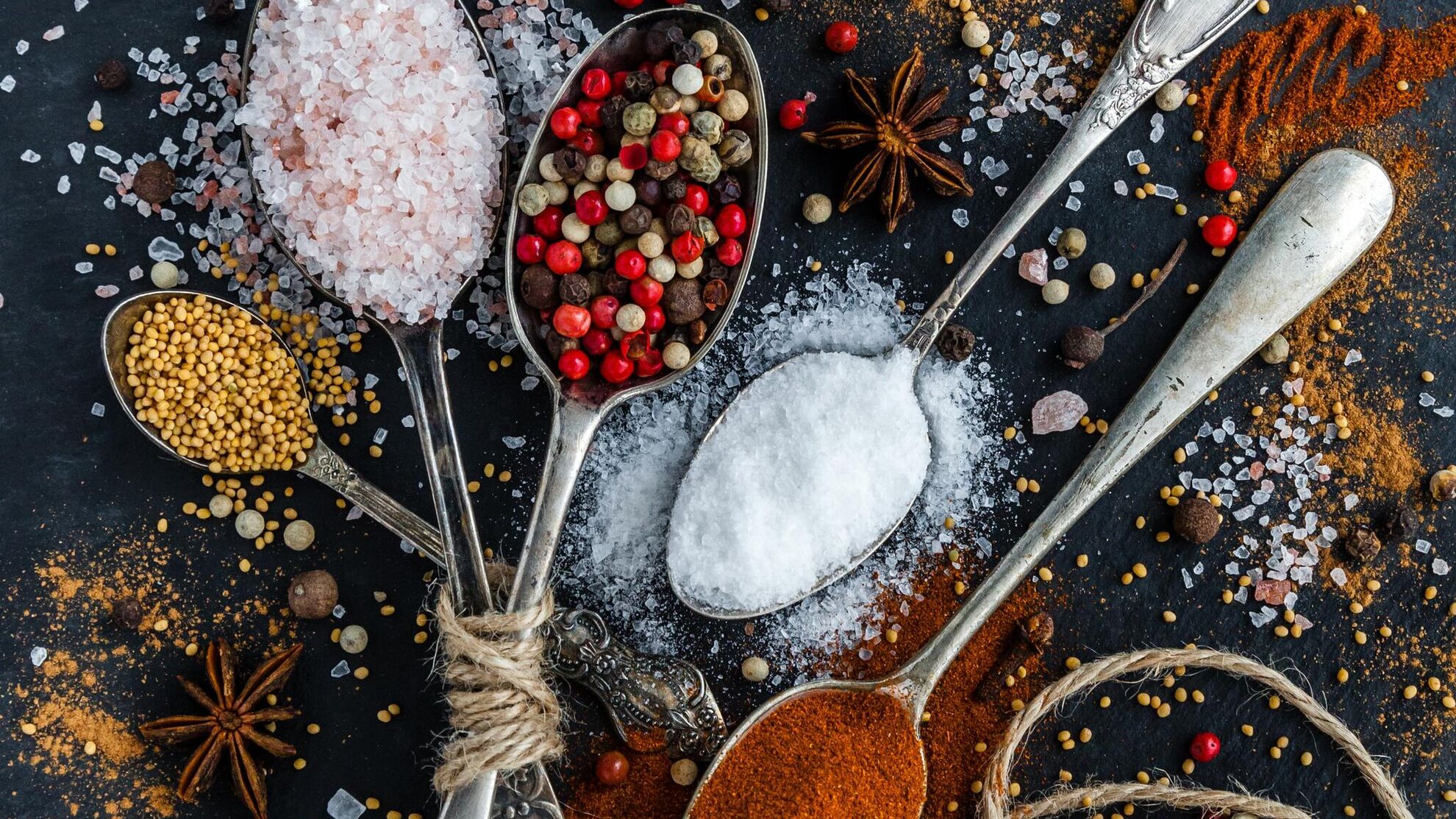 Вот чем можно заменить соль во время готовки: будет и вкусно, и полезно - Raketanews.ru, 10.10.2023