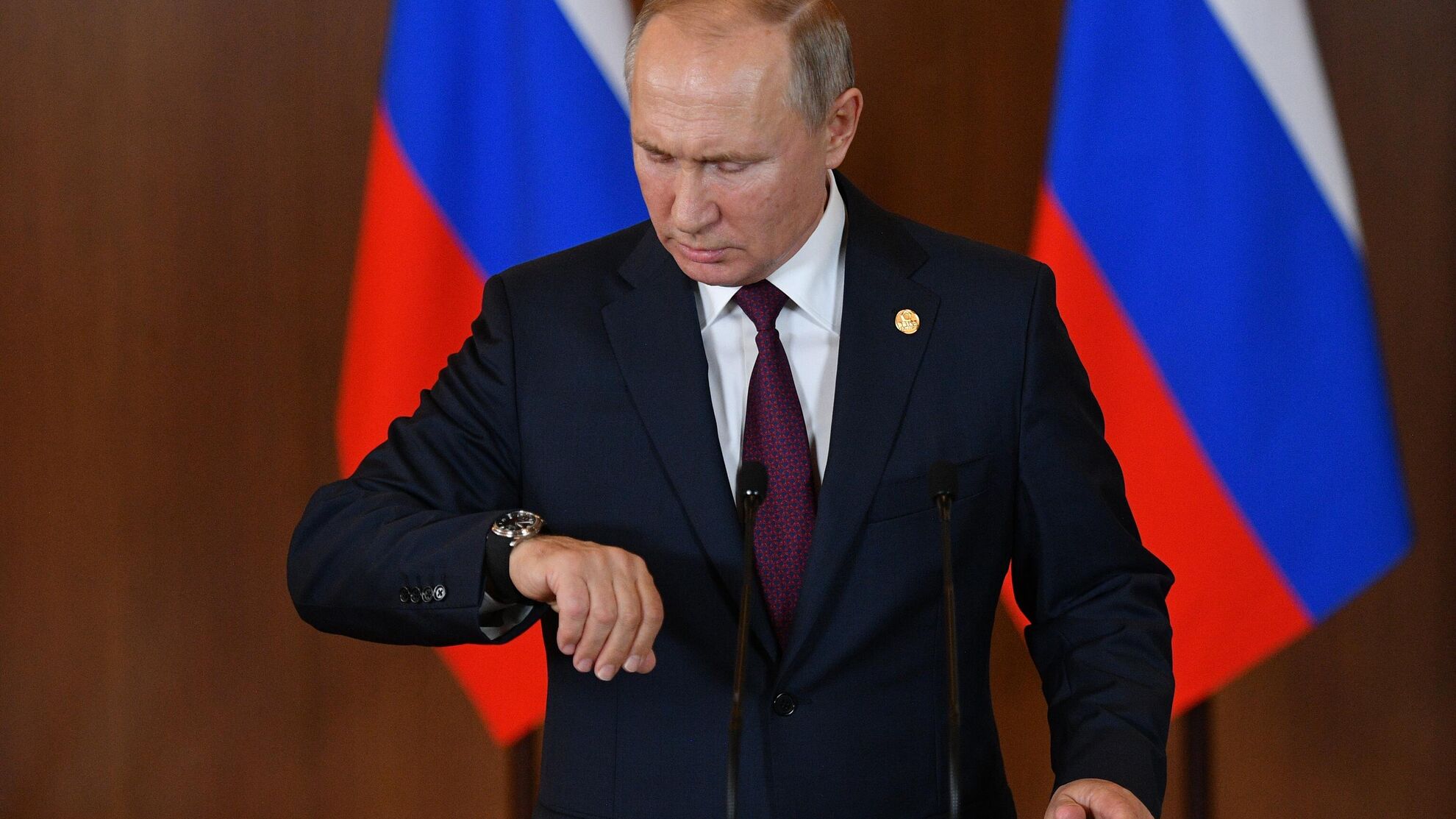 На что указывают часы президента: граждане заметили необычную деталь - Raketanews.ru, 22.10.2023