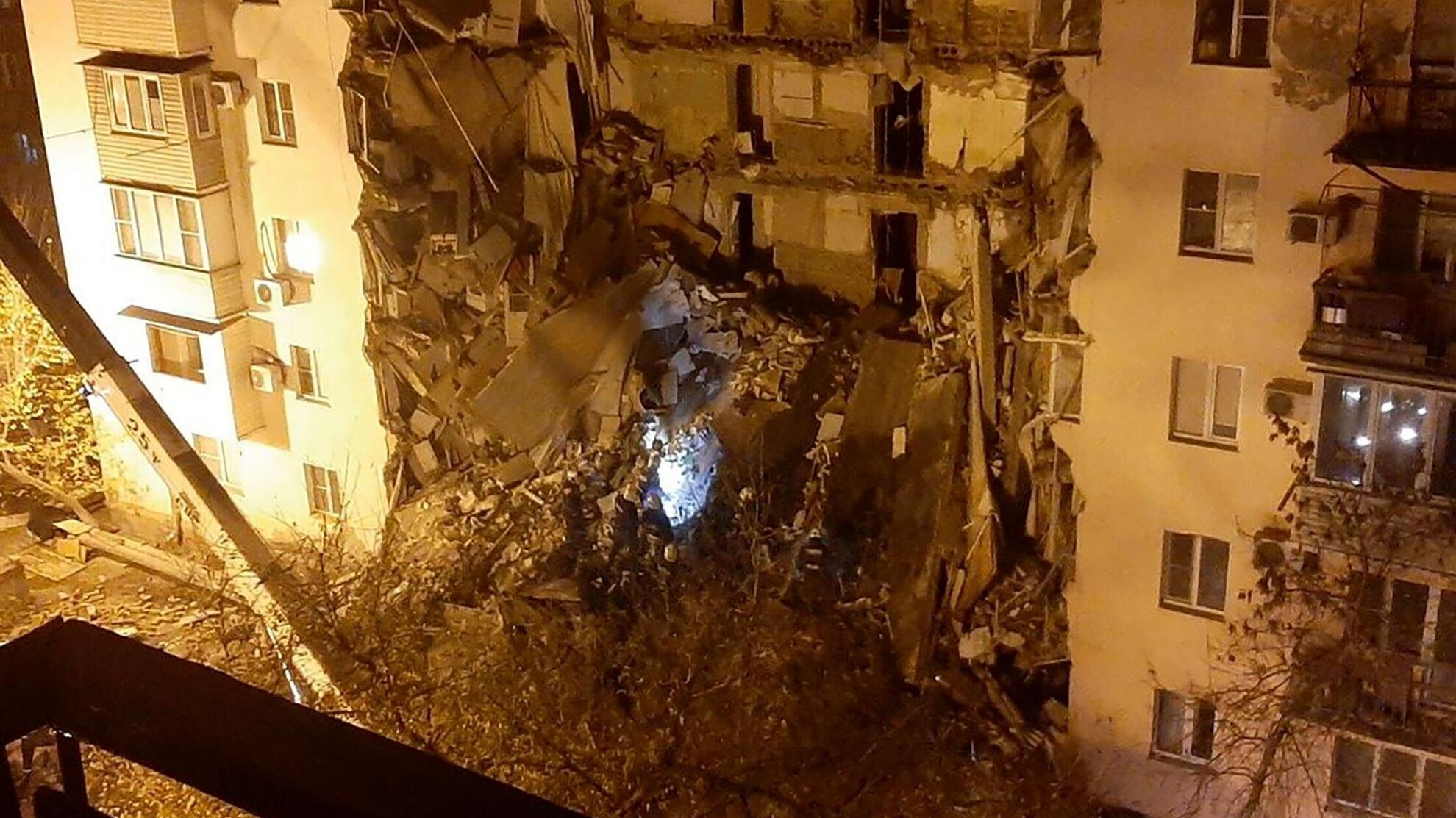 Трагедия в Астрахани: спастись из разрушающегося дома удалось не всем - Raketanews.ru, 17.11.2023