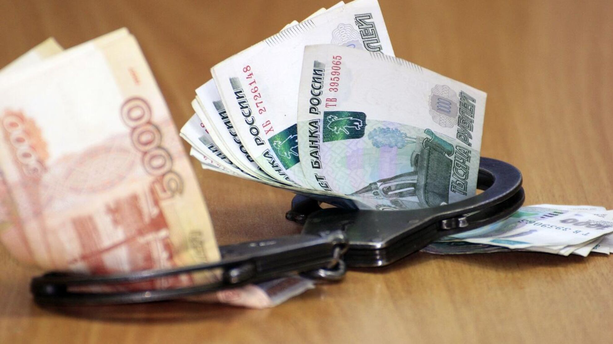 Ни украсть, ни посторожить: в Оренбурге накрыли полицейских-воровок - Raketanews.ru, 17.11.2023