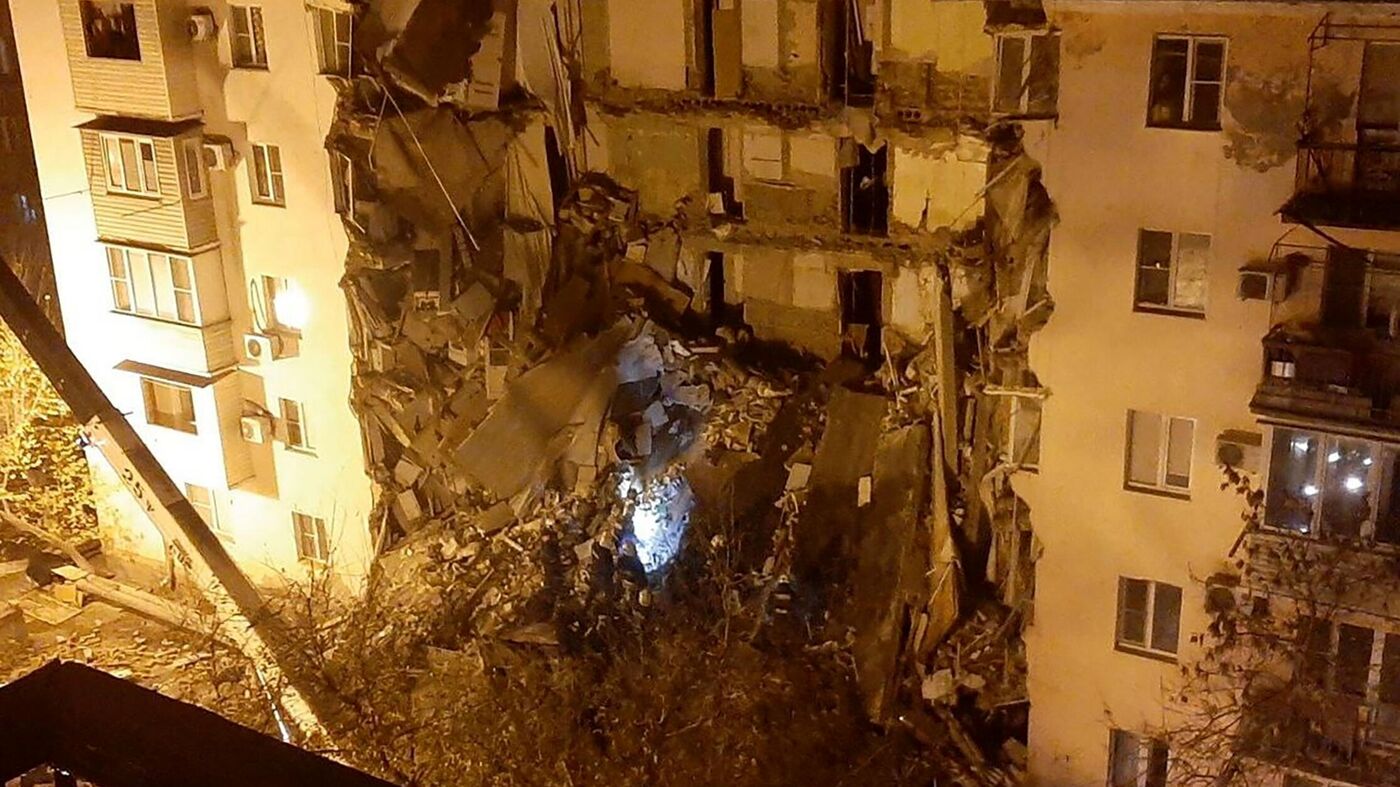 На улице не оставят: жильцам рухнувшего дома в Астрахани пообещали помощь - Raketanews.ru, 19.11.2023