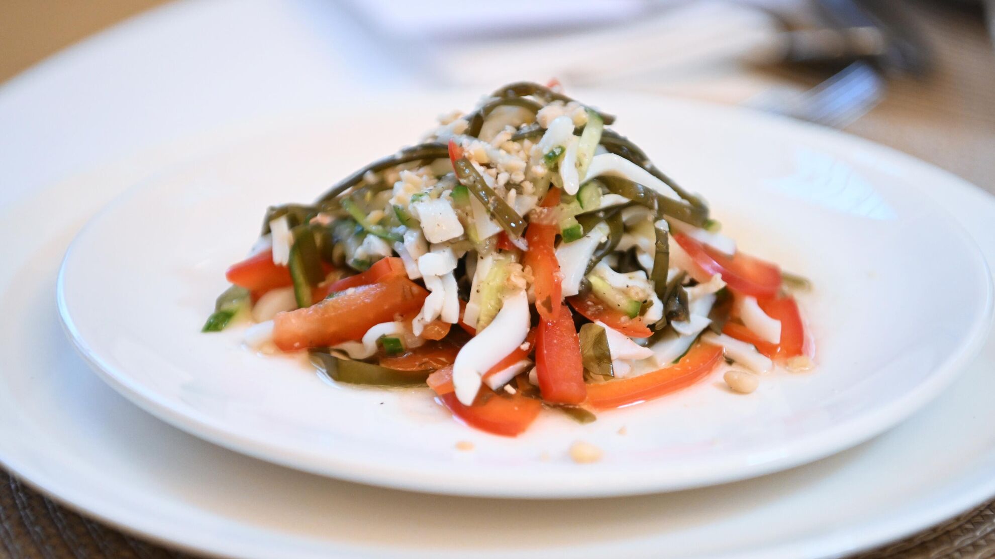 Устали жевать овощи? Этот бюджетный салат понравится всем худеющим - Raketanews.ru, 25.11.2023