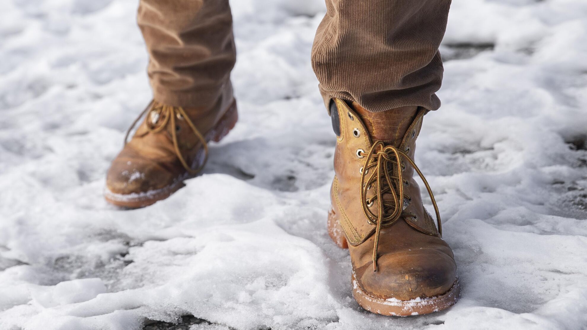 Хотите сохранить обувь в хорошем состоянии этой зимой? Вам пригодятся три этих совета - Raketanews.ru, 26.12.2023
